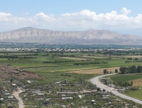 Arménie - pohled od kláštera Chor Virap